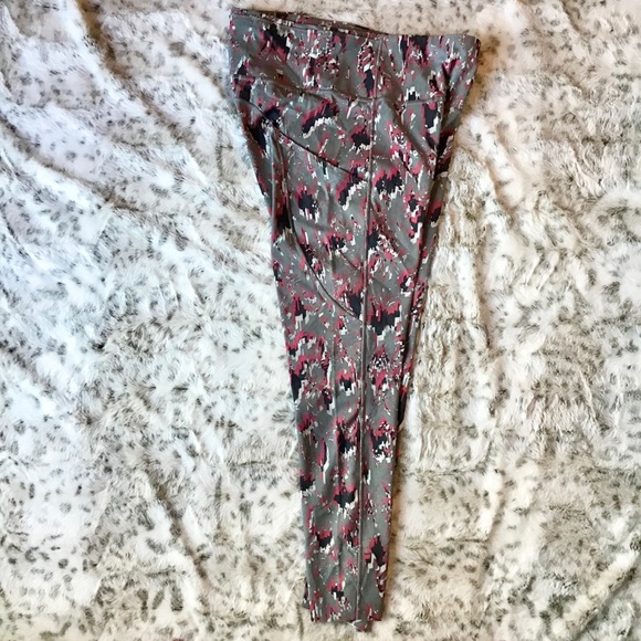 LULULEMON Fast and Free High Rise Tight - Picture 3 of 5